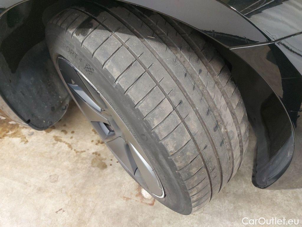 Tesla  Model 3 Tesla  Standard RWD Plus 4d #18