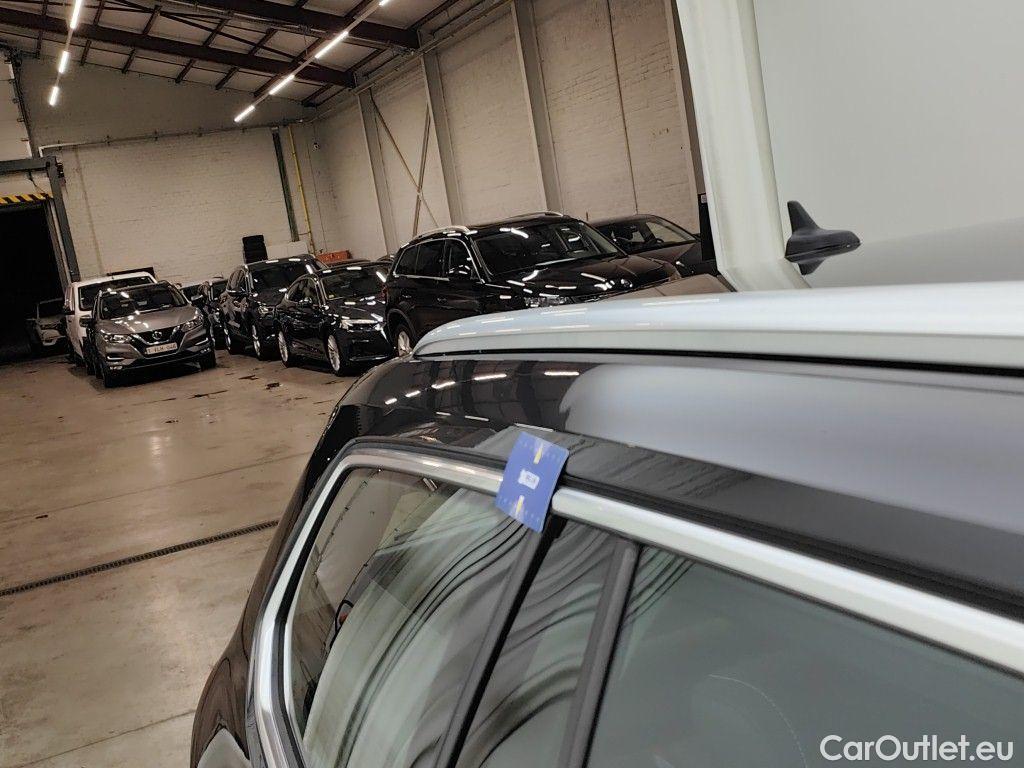 Volkswagen  Passat Volkswagen  Variant 1.5 TSI OPF DSG7 Elegance Business 5d #27