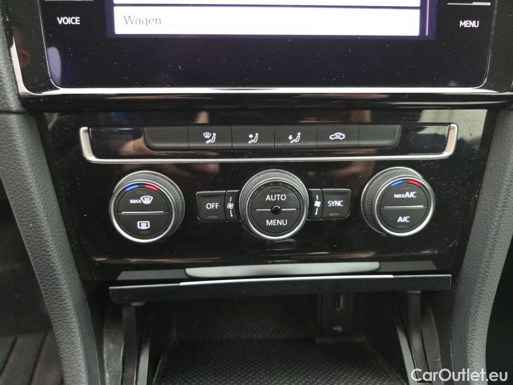 Volkswagen  Golf  Volkswagen VII 1.5 TSi BlueMotion Last Edition 5d #40