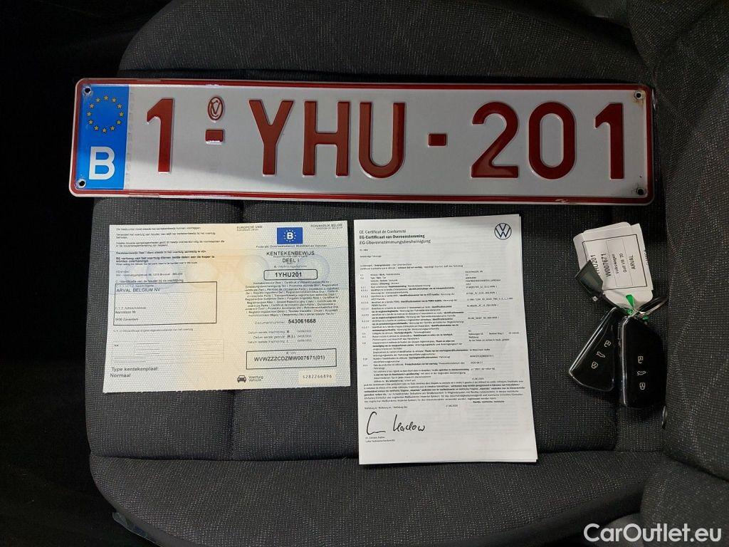 Volkswagen  Golf  Volkswagen VIII 2.0 TDI 85kW Life 5d #4