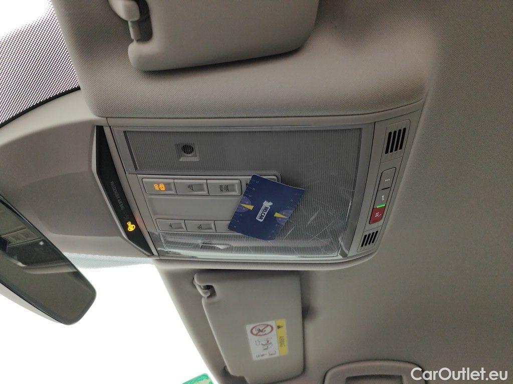 Volkswagen  Passat Volkswagen  Variant 1.5 TSI OPF DSG7 Elegance Business 5d #106