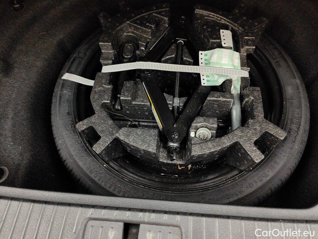 Volkswagen  Passat Volkswagen  Variant 1.5 TSI OPF DSG7 Elegance Business 5d #16