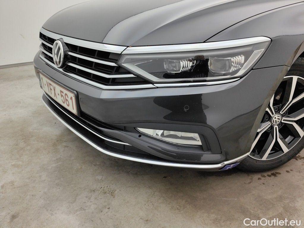 Volkswagen  Passat Volkswagen  Variant 1.5 TSI OPF DSG7 Elegance Business 5d #52