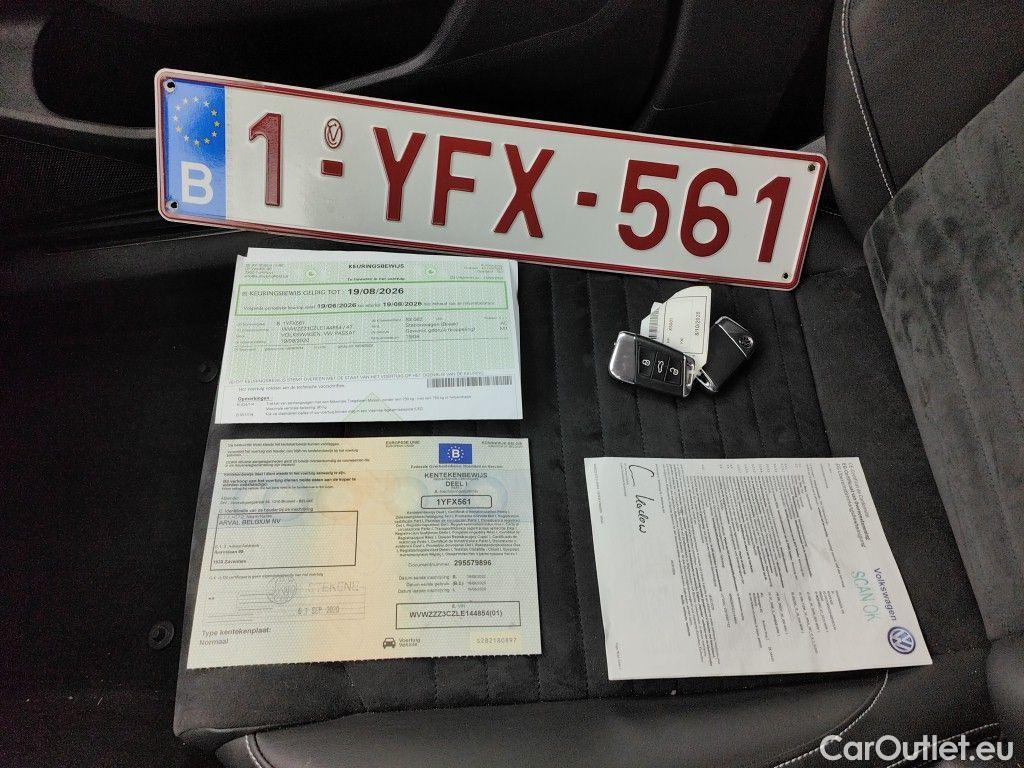 Volkswagen  Passat Volkswagen  Variant 1.5 TSI OPF DSG7 Elegance Business 5d #4