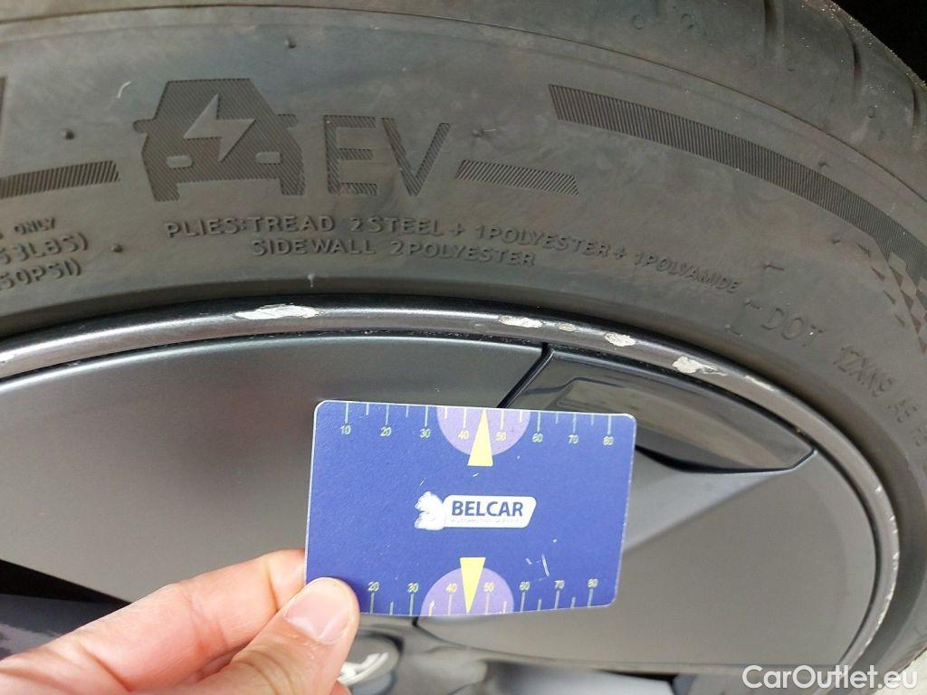 Tesla  Model 3 Tesla  Standard RWD Plus 4d #60