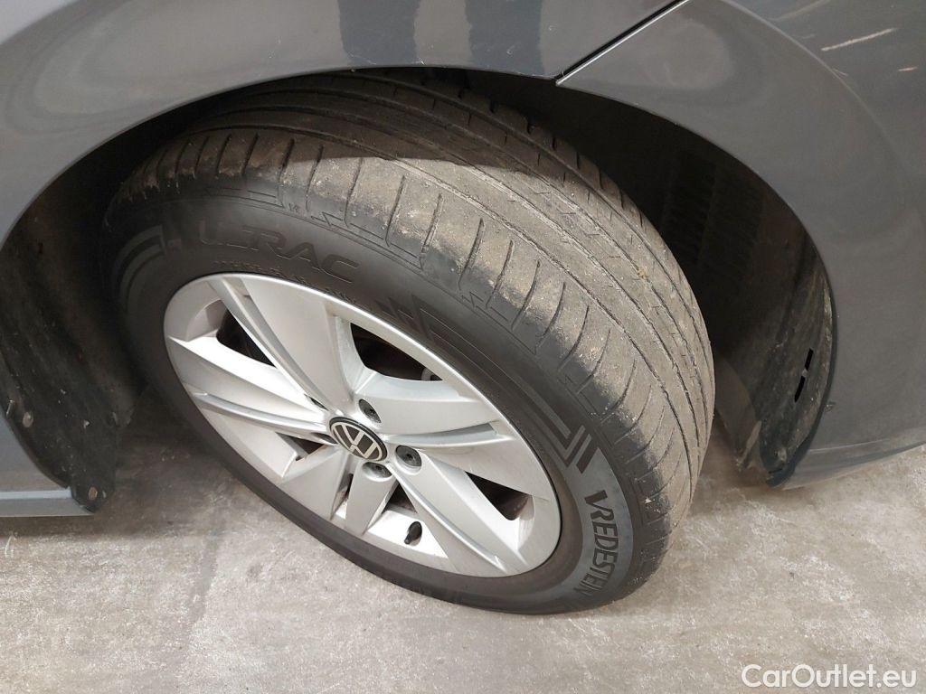 Volkswagen  Golf  Volkswagen VIII 2.0 TDI 85kW Life 5d #18