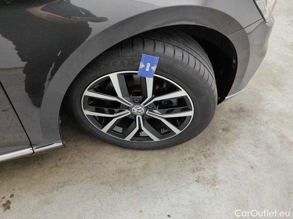 Volkswagen  Passat Volkswagen  Variant 1.5 TSI OPF DSG7 Elegance Business 5d #102