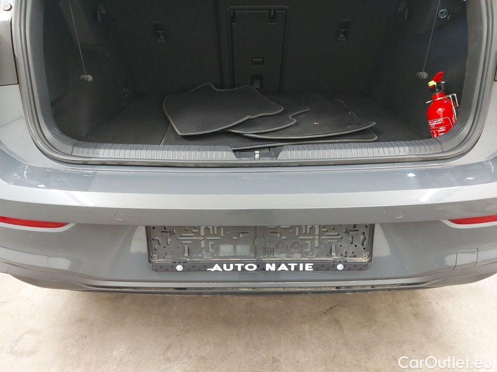 Volkswagen  Golf  Volkswagen VIII 2.0 TDI 85kW Life 5d #30