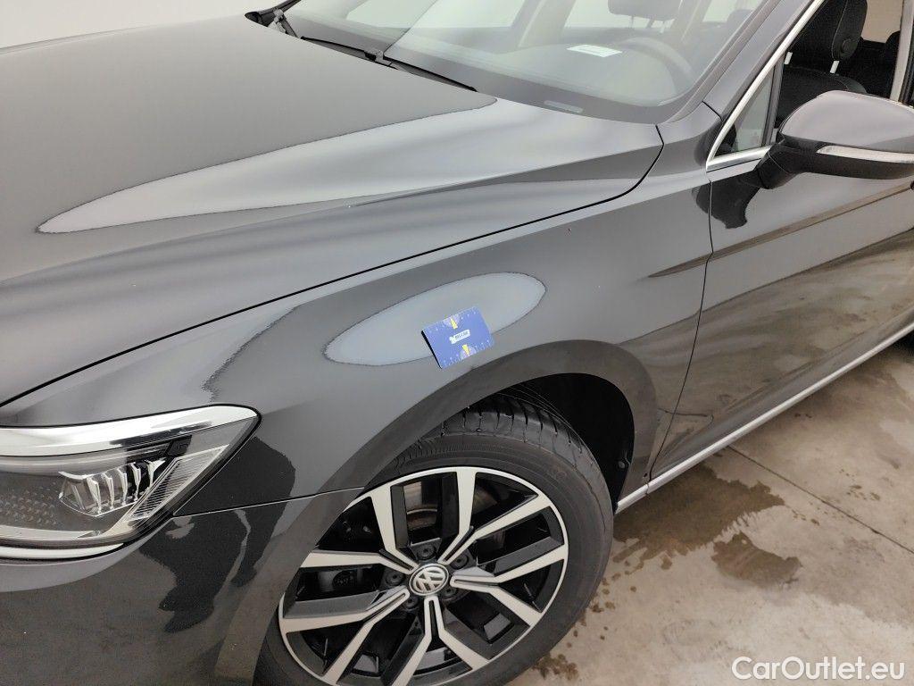 Volkswagen  Passat Volkswagen  Variant 1.5 TSI OPF DSG7 Elegance Business 5d #56