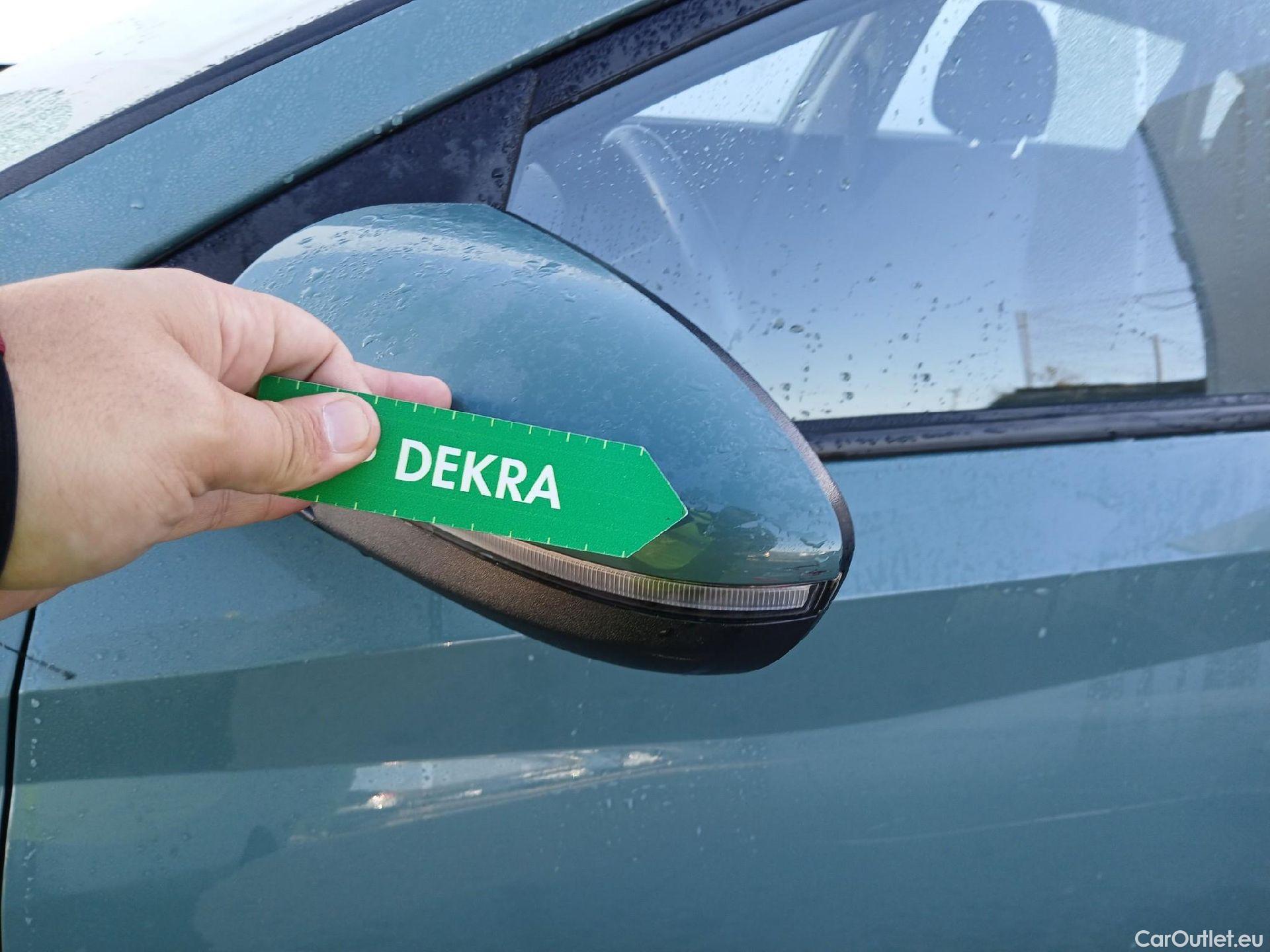  Hyundai  i20 HYUNDAI  / 2020 / 5P / berlina con portón 1.2 MPI Klass #7