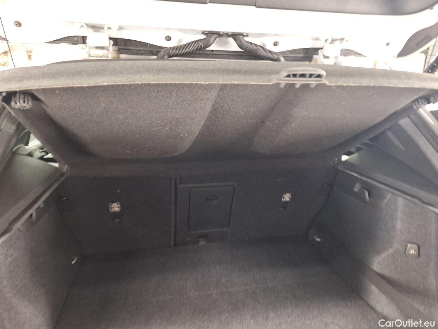 Volvo  XC 40 Volvo, XC40 '17, Volvo XC40 D3 Geartronic Momentum Pro 5d #3