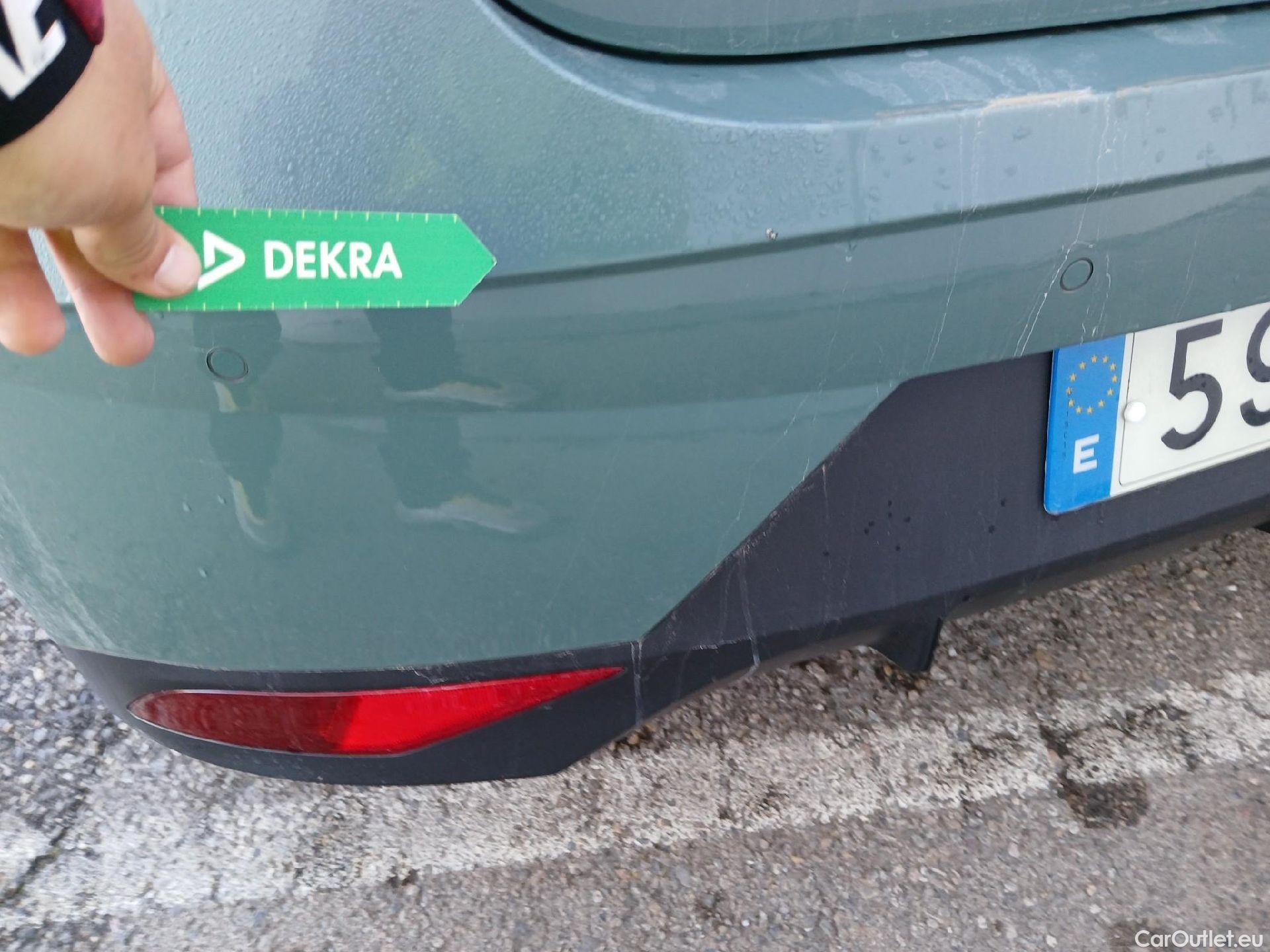  Hyundai  i20 HYUNDAI  / 2020 / 5P / berlina con portón 1.2 MPI Klass #14