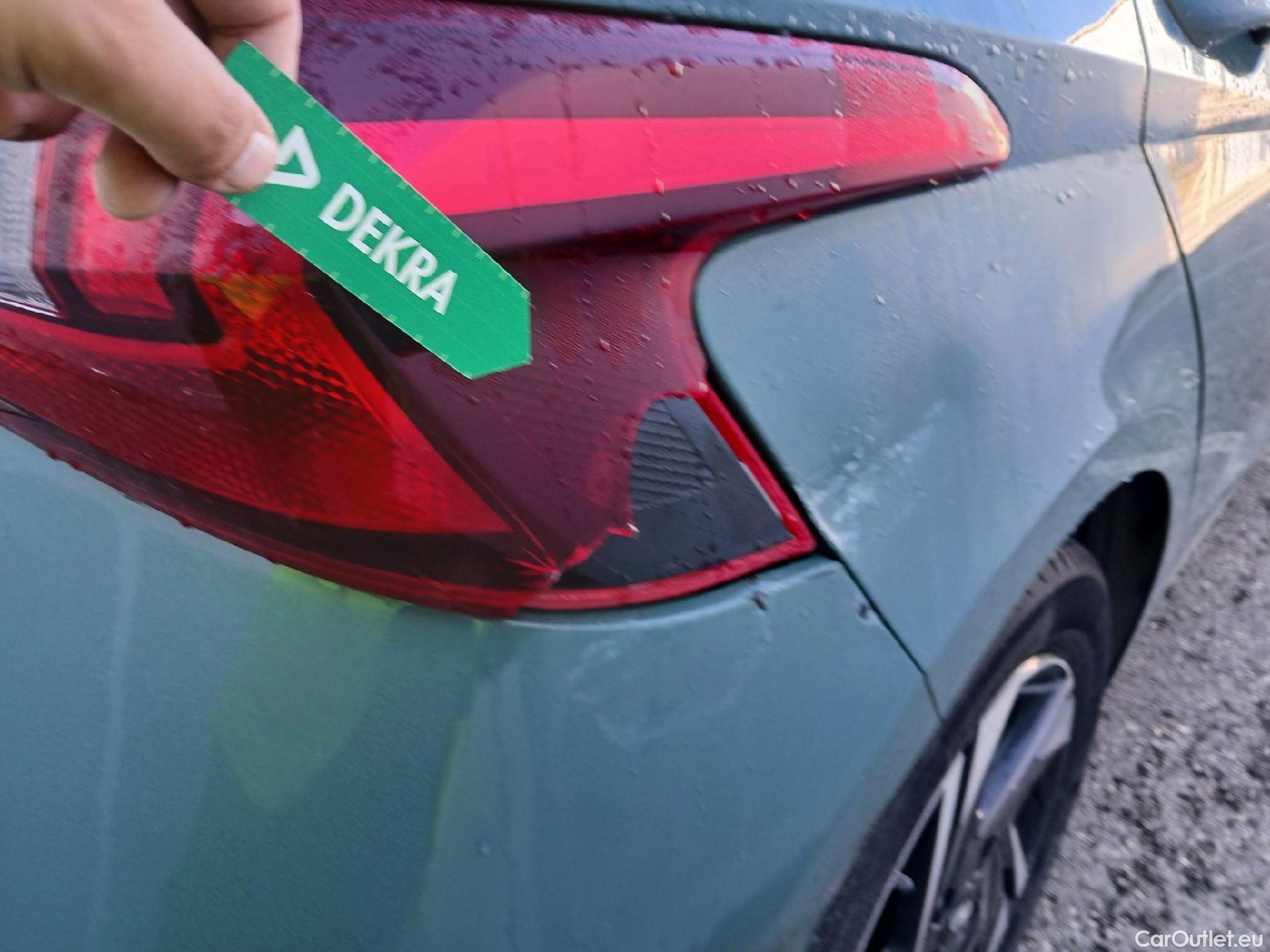  Hyundai  i20 HYUNDAI  / 2020 / 5P / berlina con portón 1.2 MPI Klass #16