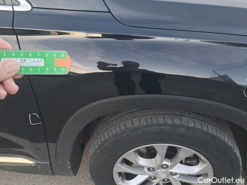  Hyundai  Santa Fe HYUNDAI  / 2018 / 5P / todoterreno 2.2 CRDi Klass 4x2 DK #50