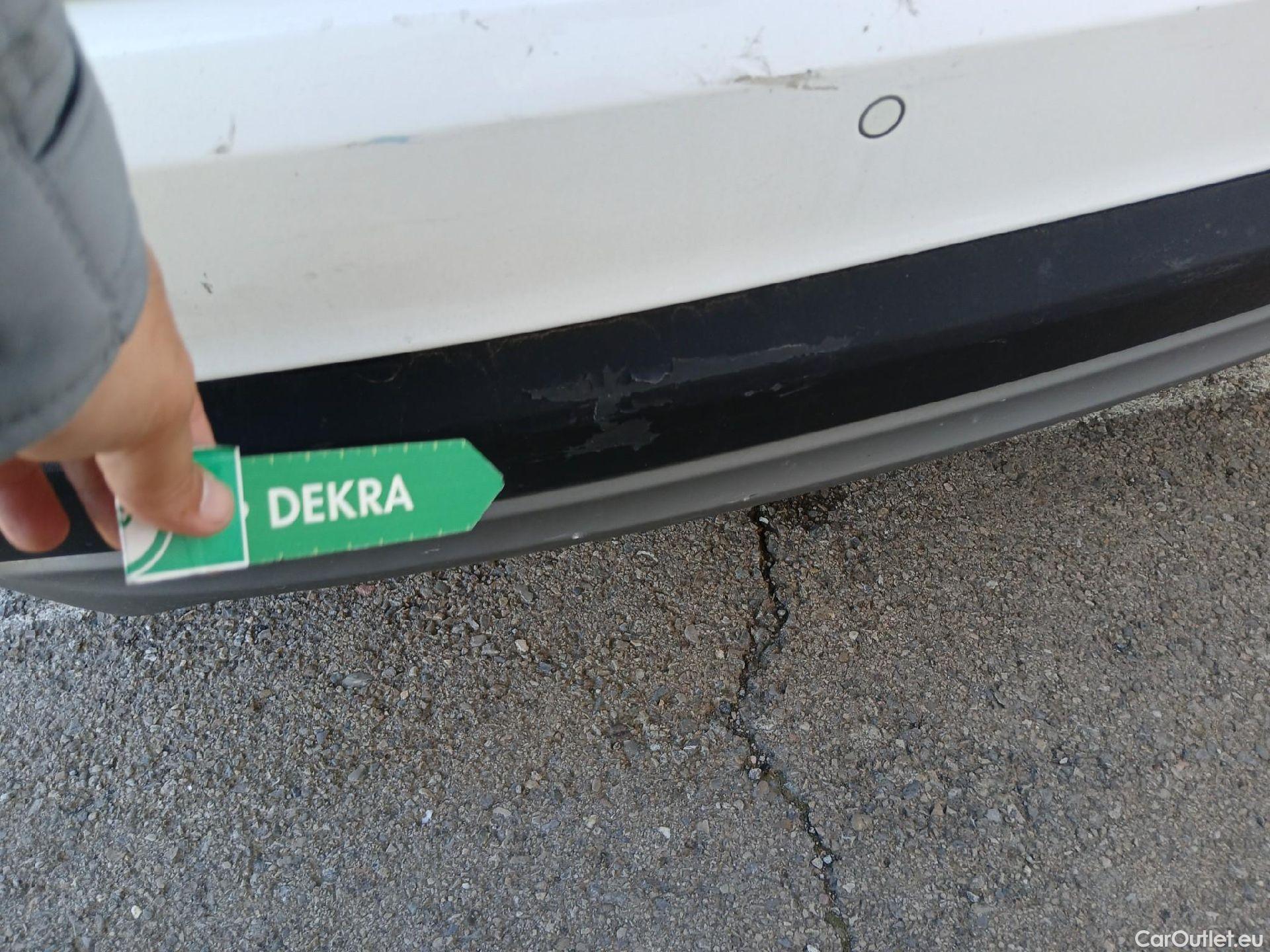  Hyundai  Tucson HYUNDAI  / 2018 / 5P / todoterreno 1.6 CRDI 85kW (116CV) 48V SLE 4X2(SP)(SL) #40