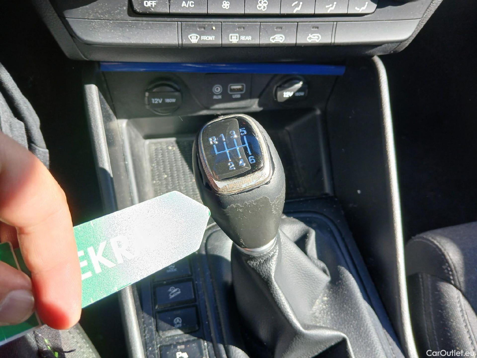  Hyundai  Tucson HYUNDAI  / 2018 / 5P / todoterreno 1.6 CRDI 85kW (116CV) 48V SLE 4X2(SP)(SL) #3