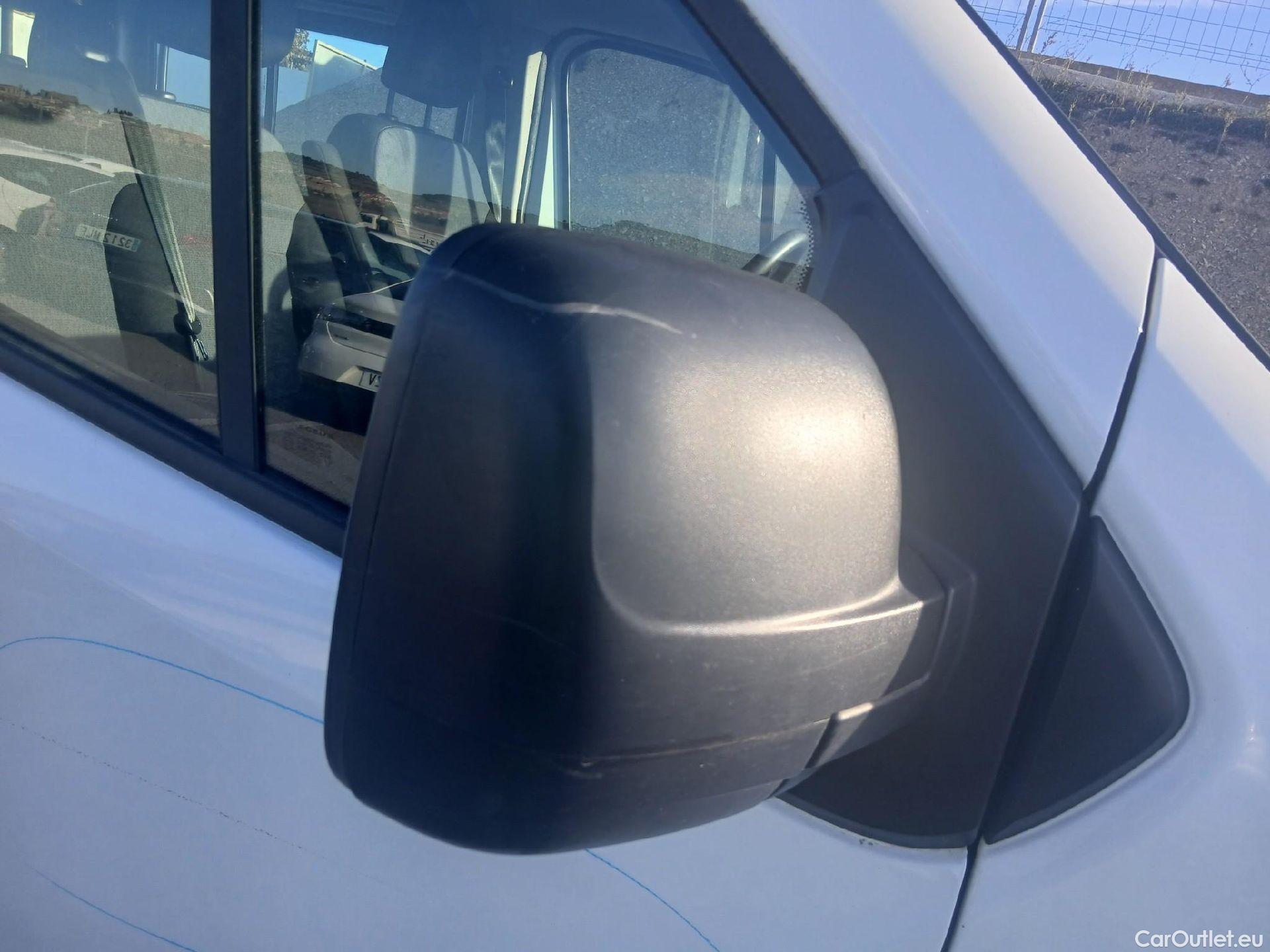  Opel  Vivaro OPEL  / 2014 / 4P / combi 1.6 CDTI S/S 107kW (145CV) L2 2.9t Com-9 #19