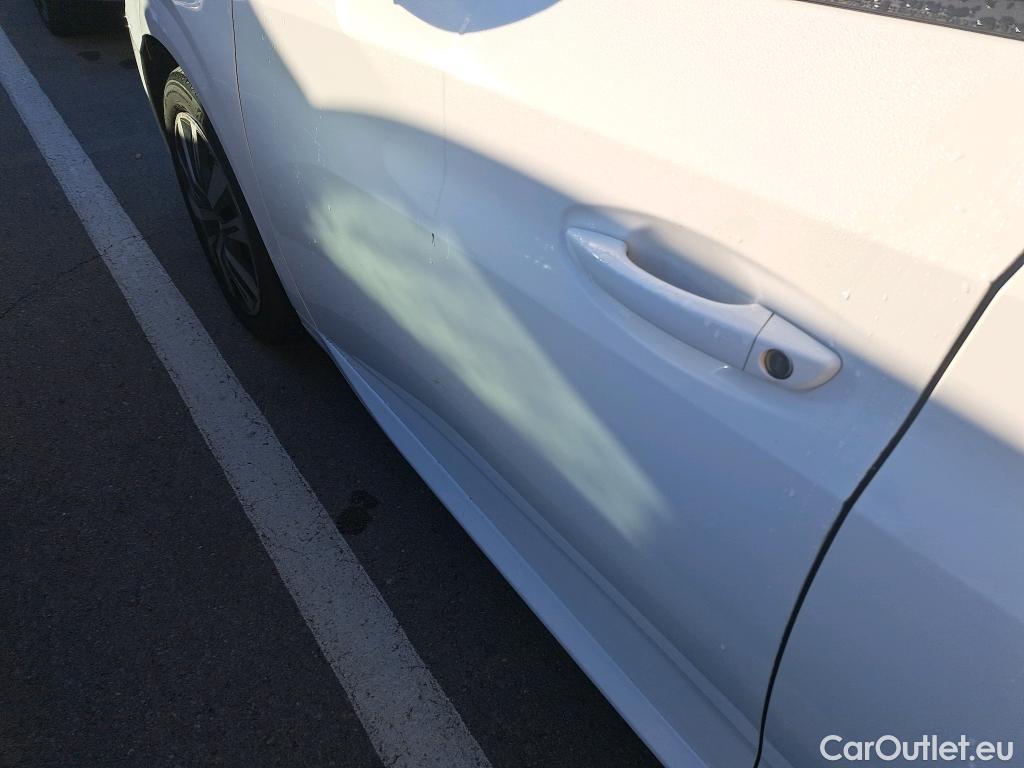  Peugeot  208 PEUGEOT  / 2019 / 5P / berlina con portón BlueHDi 73kW (100CV) Active #3