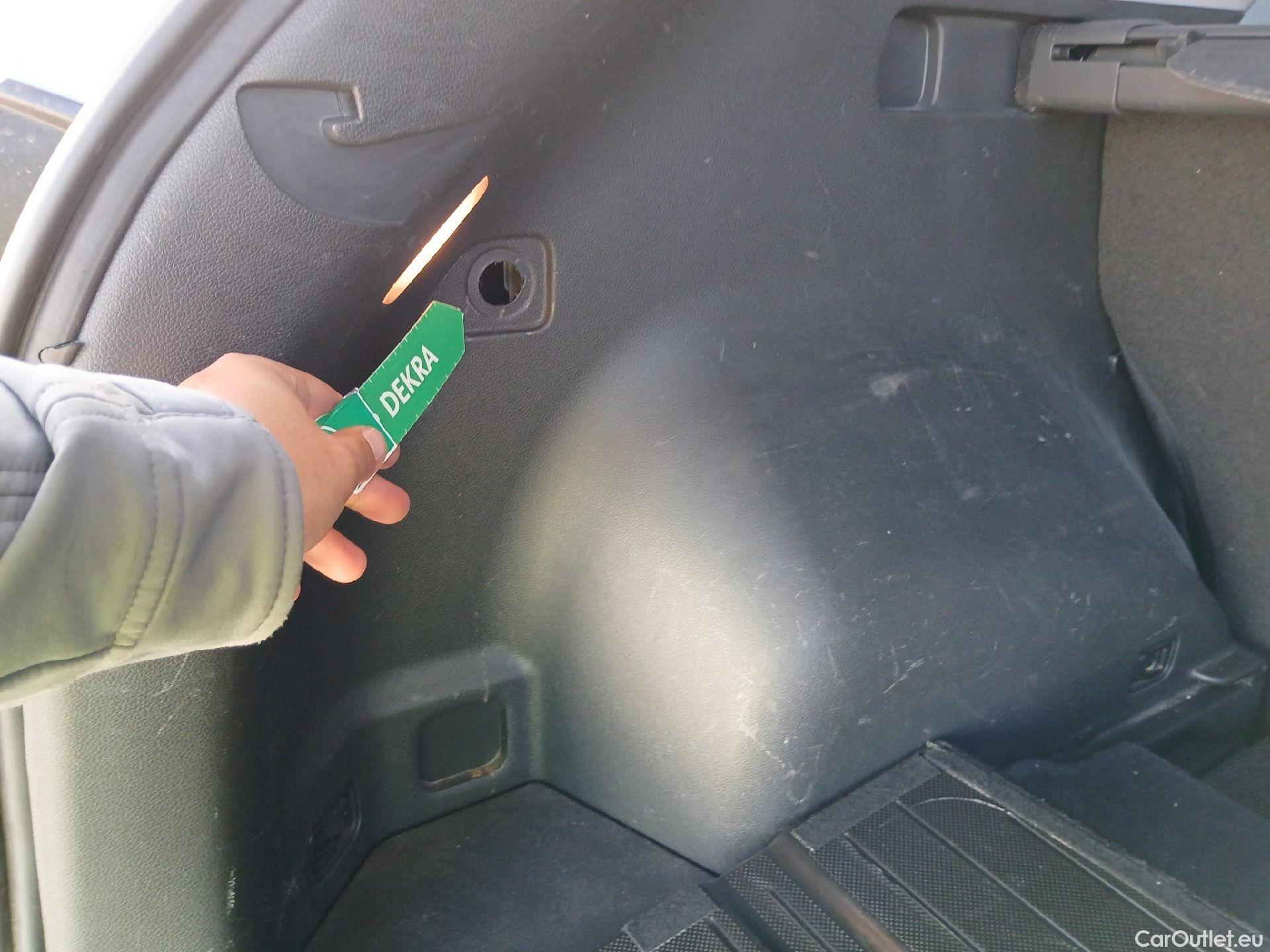  Hyundai  Tucson HYUNDAI  / 2018 / 5P / todoterreno 1.6 CRDI 85kW (116CV) 48V SLE 4X2(SP)(SL) #6