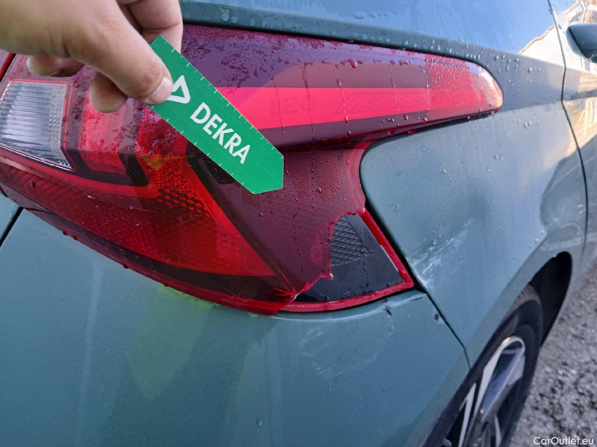  Hyundai  i20 HYUNDAI  / 2020 / 5P / berlina con portón 1.2 MPI Klass #17