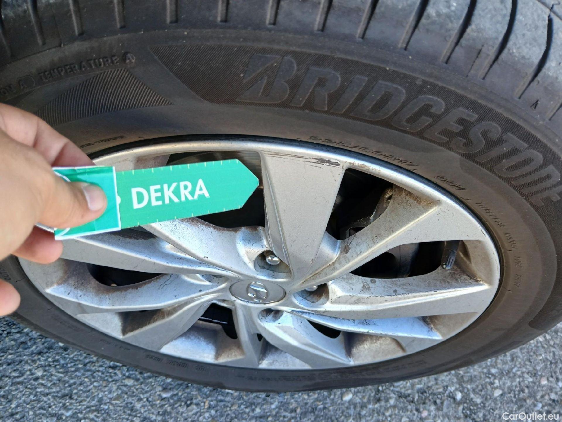  Hyundai  Tucson HYUNDAI  / 2018 / 5P / todoterreno 1.6 CRDI 85kW (116CV) 48V SLE 4X2(SP)(SL) #33