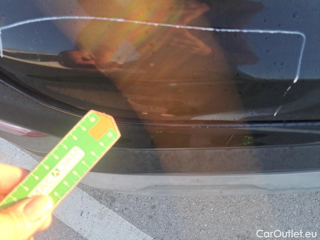  Hyundai  Santa Fe HYUNDAI  / 2018 / 5P / todoterreno 2.2 CRDi Klass 4x2 DK #2