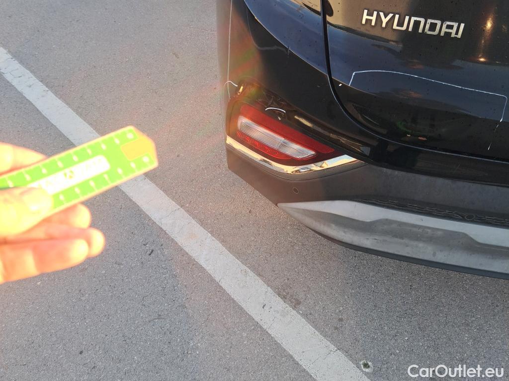  Hyundai  Santa Fe HYUNDAI  / 2018 / 5P / todoterreno 2.2 CRDi Klass 4x2 DK #40