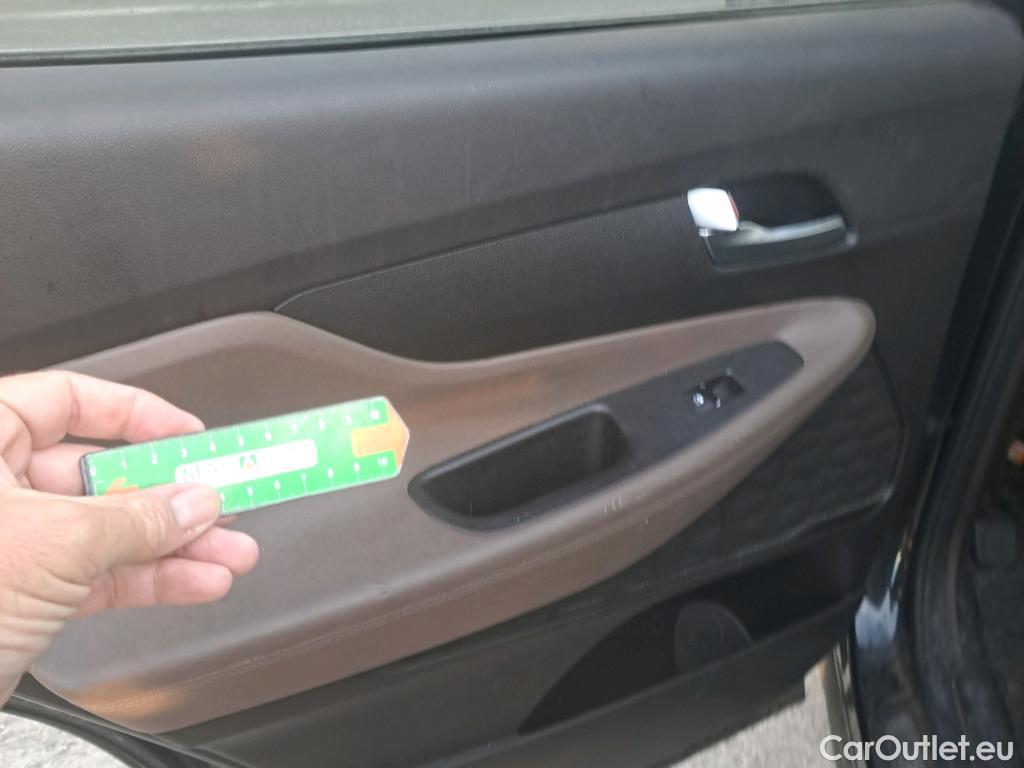  Hyundai  Santa Fe HYUNDAI  / 2018 / 5P / todoterreno 2.2 CRDi Klass 4x2 DK #29