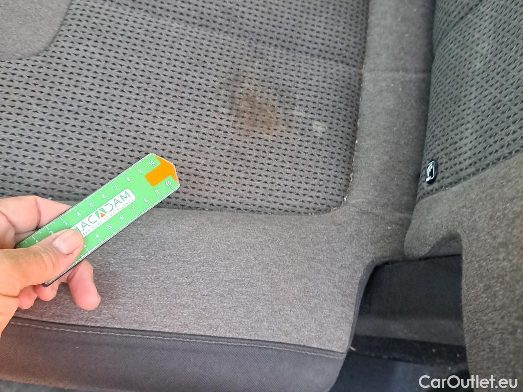  Hyundai  Santa Fe HYUNDAI  / 2018 / 5P / todoterreno 2.2 CRDi Klass 4x2 DK #19