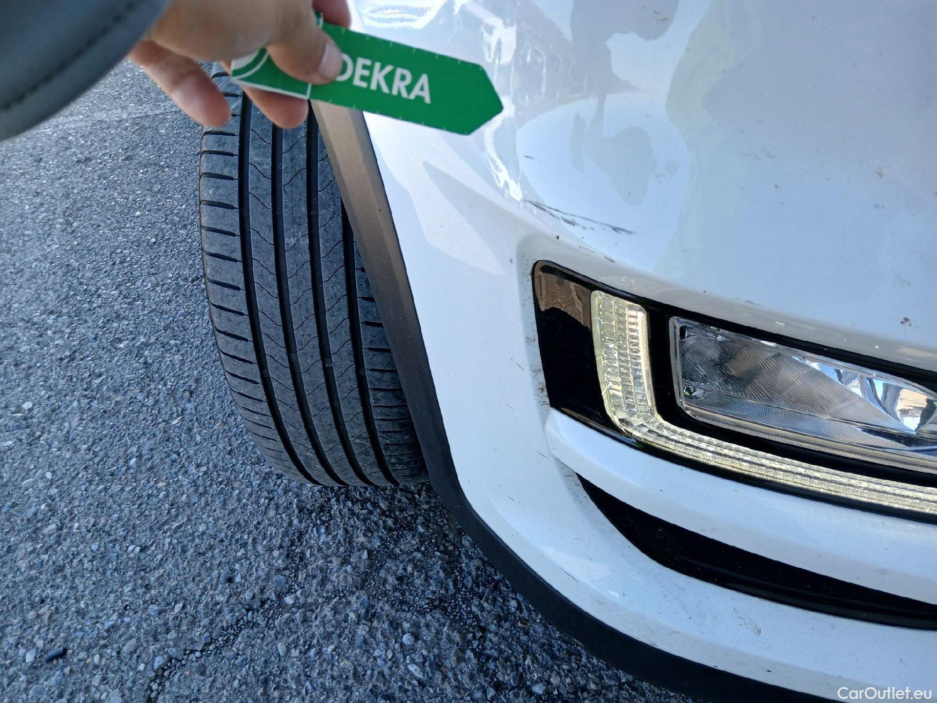  Hyundai  Tucson HYUNDAI  / 2018 / 5P / todoterreno 1.6 CRDI 85kW (116CV) 48V SLE 4X2(SP)(SL) #10