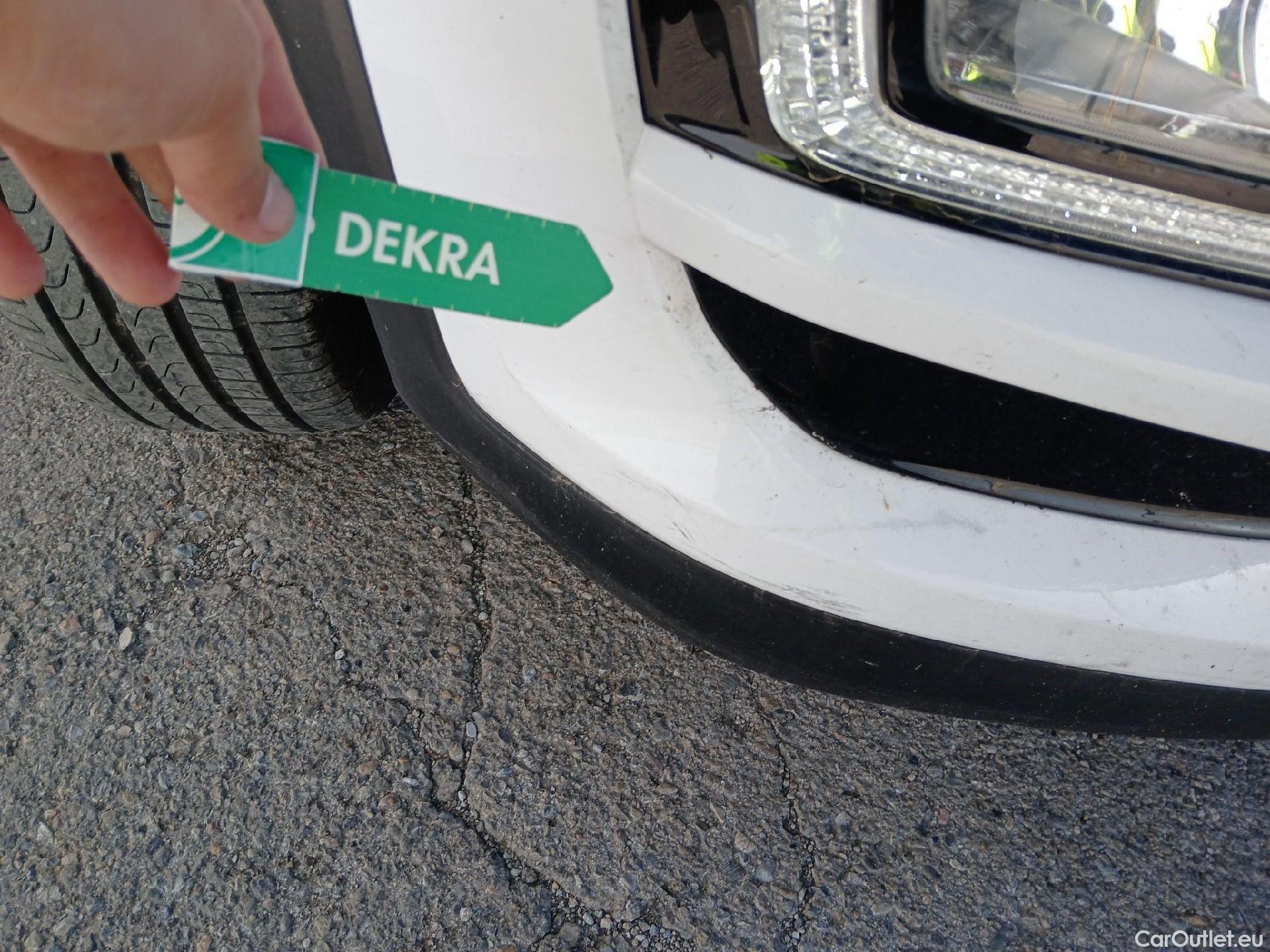  Hyundai  Tucson HYUNDAI  / 2018 / 5P / todoterreno 1.6 CRDI 85kW (116CV) 48V SLE 4X2(SP)(SL) #11