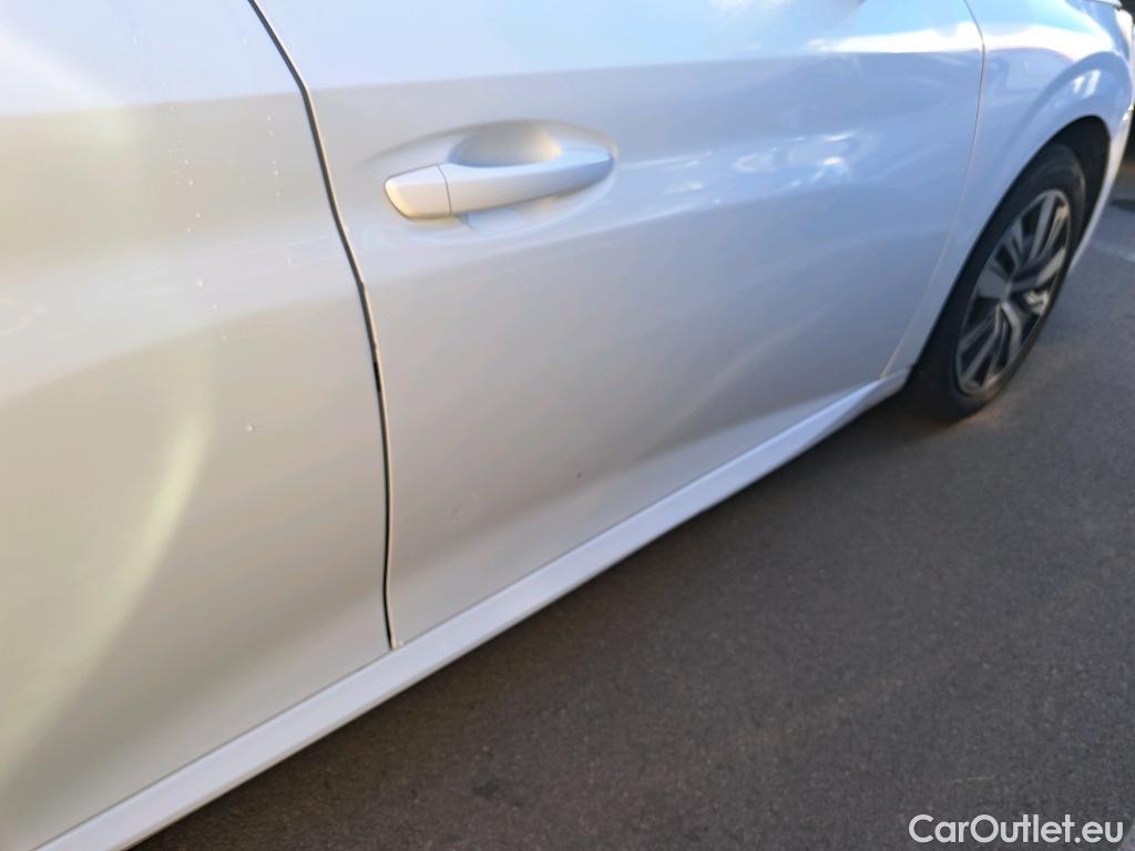  Peugeot  208 PEUGEOT  / 2019 / 5P / berlina con portón BlueHDi 73kW (100CV) Active #8