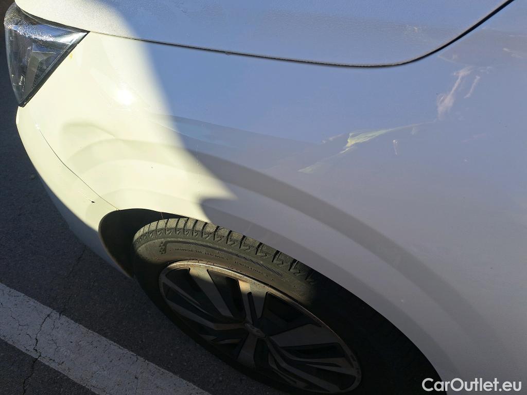  Peugeot  208 PEUGEOT  / 2019 / 5P / berlina con portón BlueHDi 73kW (100CV) Active #1