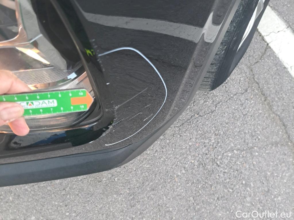  Hyundai  Santa Fe HYUNDAI  / 2018 / 5P / todoterreno 2.2 CRDi Klass 4x2 DK #32