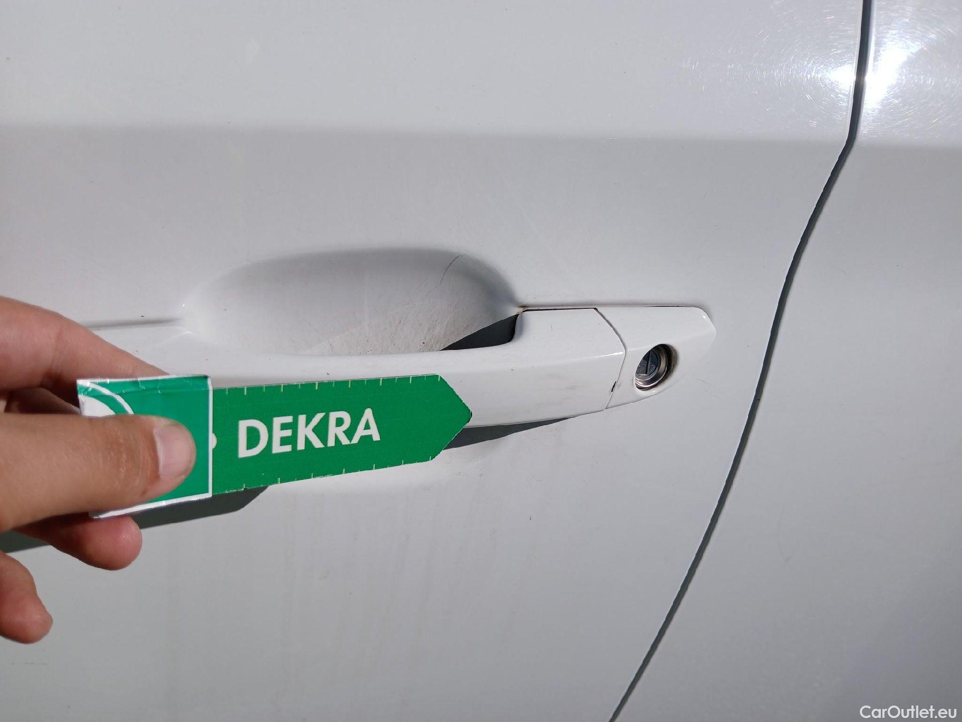  Hyundai  Tucson HYUNDAI  / 2018 / 5P / todoterreno 1.6 CRDI 85kW (116CV) 48V SLE 4X2(SP)(SL) #24