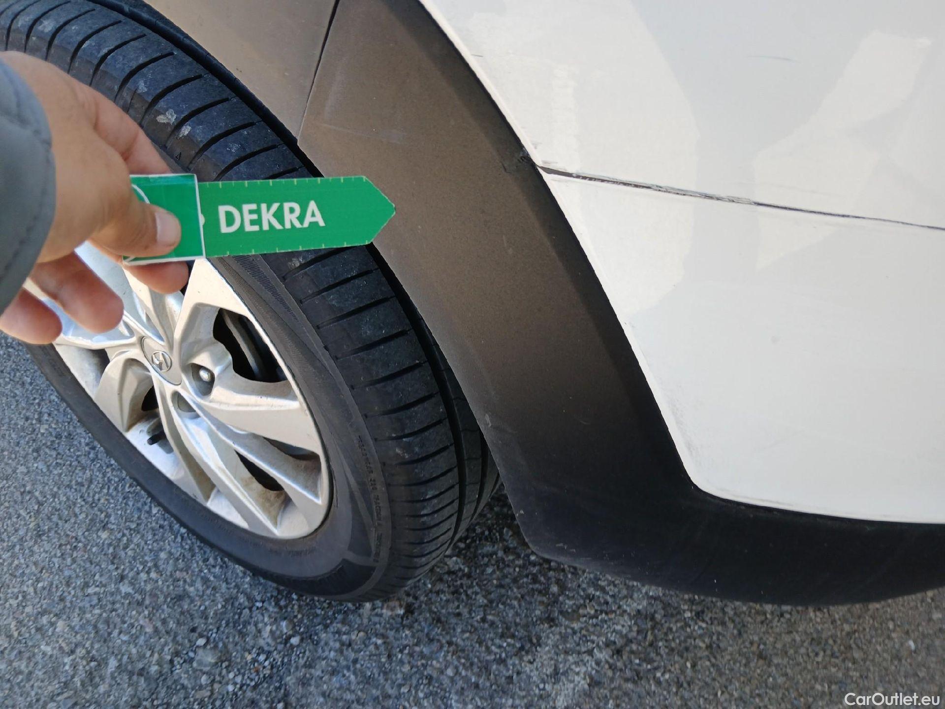  Hyundai  Tucson HYUNDAI  / 2018 / 5P / todoterreno 1.6 CRDI 85kW (116CV) 48V SLE 4X2(SP)(SL) #32