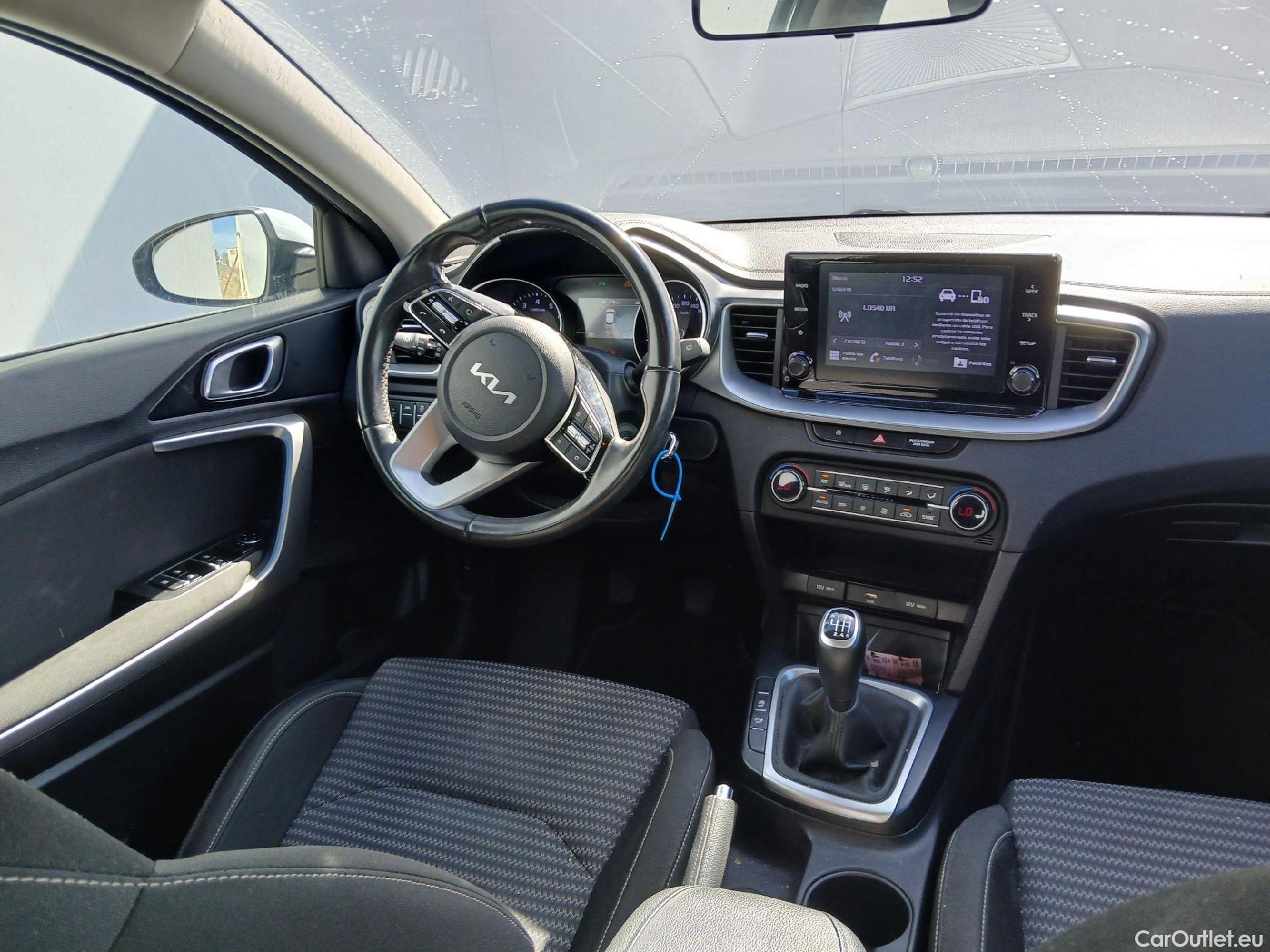 KIA  XCeed KIA  / 2019 / 5P / todoterreno 1.0 T-GDi Drive 88kW (120CV) #3