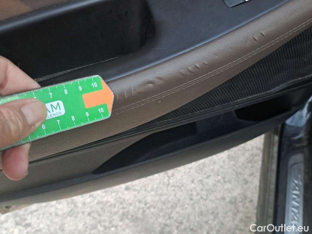  Hyundai  Santa Fe HYUNDAI  / 2018 / 5P / todoterreno 2.2 CRDi Klass 4x2 DK #30