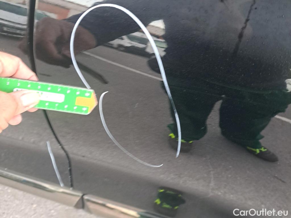  Hyundai  Santa Fe HYUNDAI  / 2018 / 5P / todoterreno 2.2 CRDi Klass 4x2 DK #9