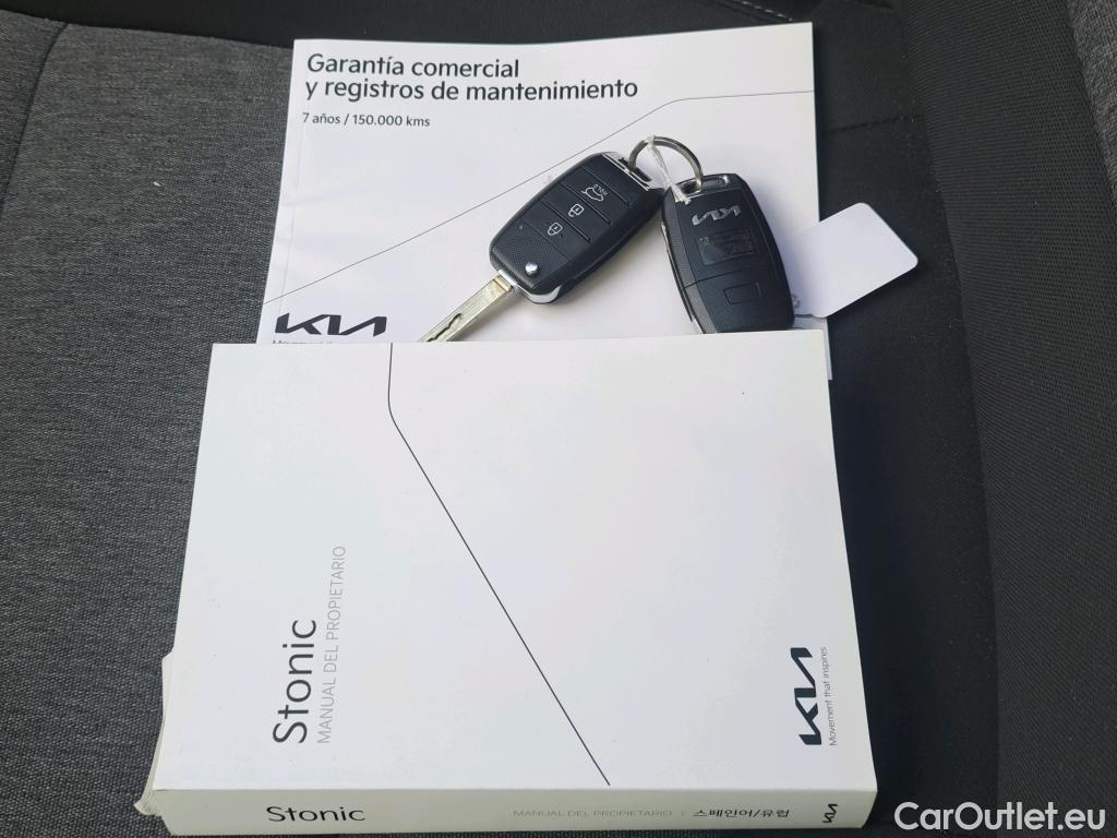 KIA  STONIC KIA  / 2017 / 5P / todoterreno 1.2 DPi 62kW (84CV) Concept #9