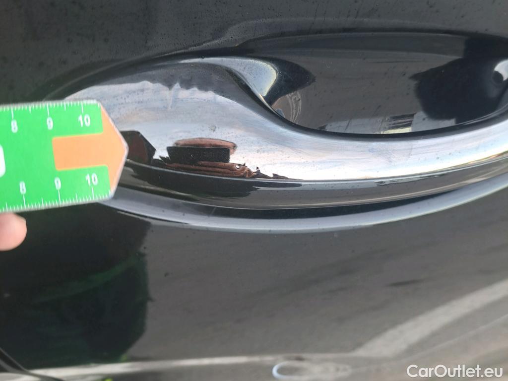  Hyundai  Santa Fe HYUNDAI  / 2018 / 5P / todoterreno 2.2 CRDi Klass 4x2 DK #45