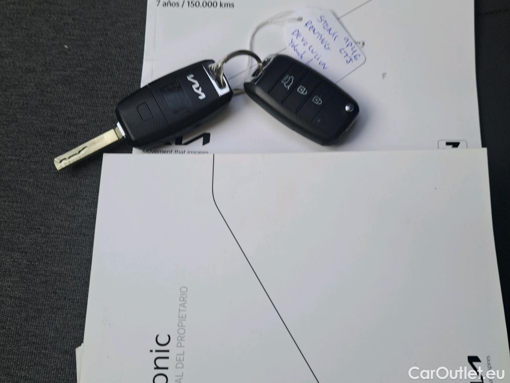 KIA  STONIC KIA  / 2017 / 5P / todoterreno 1.2 DPi 62kW (84CV) Concept #6