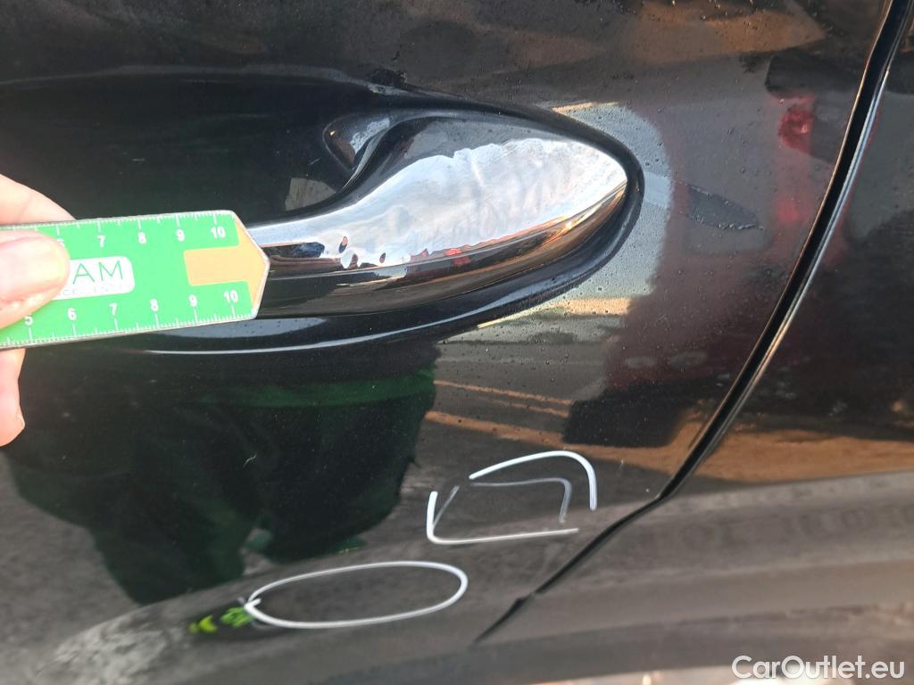  Hyundai  Santa Fe HYUNDAI  / 2018 / 5P / todoterreno 2.2 CRDi Klass 4x2 DK #43