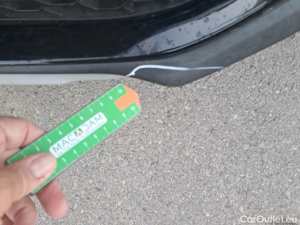  Hyundai  Santa Fe HYUNDAI  / 2018 / 5P / todoterreno 2.2 CRDi Klass 4x2 DK #26