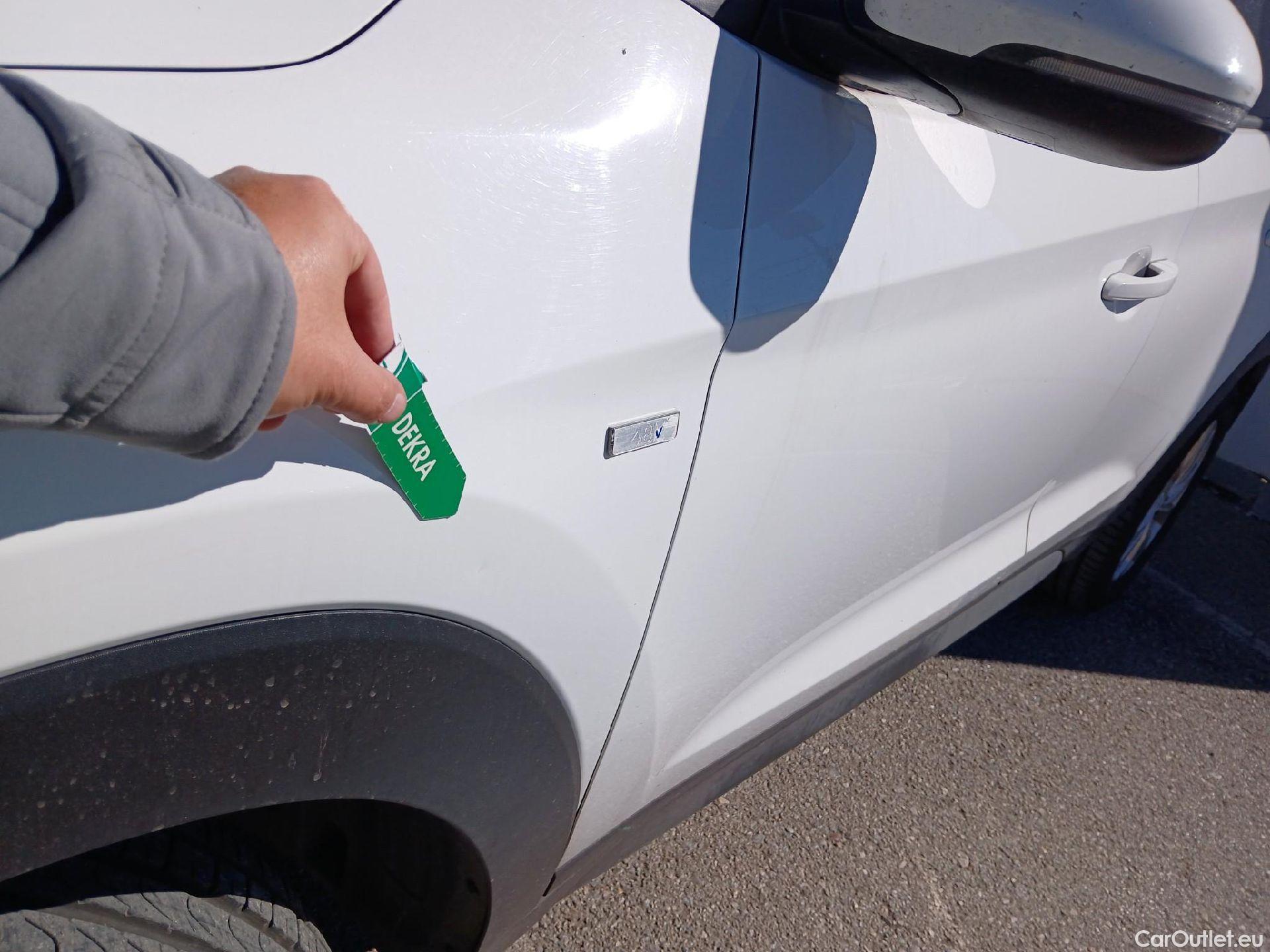  Hyundai  Tucson HYUNDAI  / 2018 / 5P / todoterreno 1.6 CRDI 85kW (116CV) 48V SLE 4X2(SP)(SL) #15