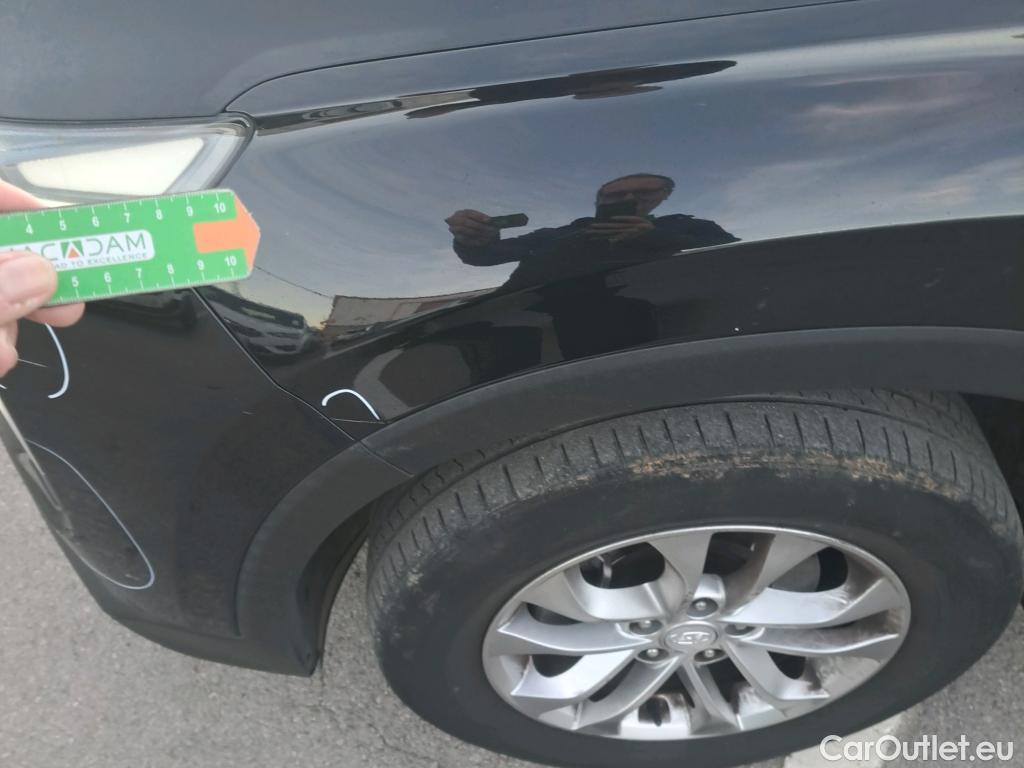  Hyundai  Santa Fe HYUNDAI  / 2018 / 5P / todoterreno 2.2 CRDi Klass 4x2 DK #27