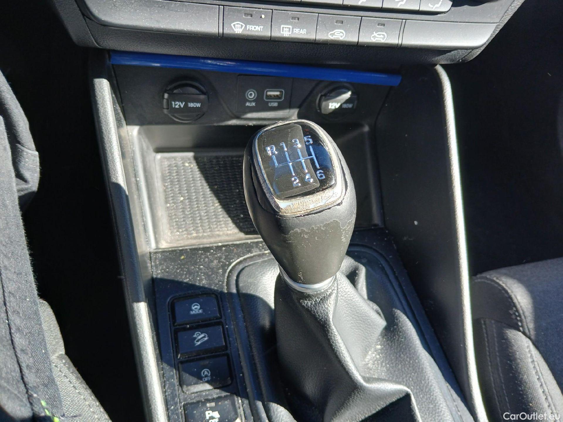  Hyundai  Tucson HYUNDAI  / 2018 / 5P / todoterreno 1.6 CRDI 85kW (116CV) 48V SLE 4X2(SP)(SL) #4