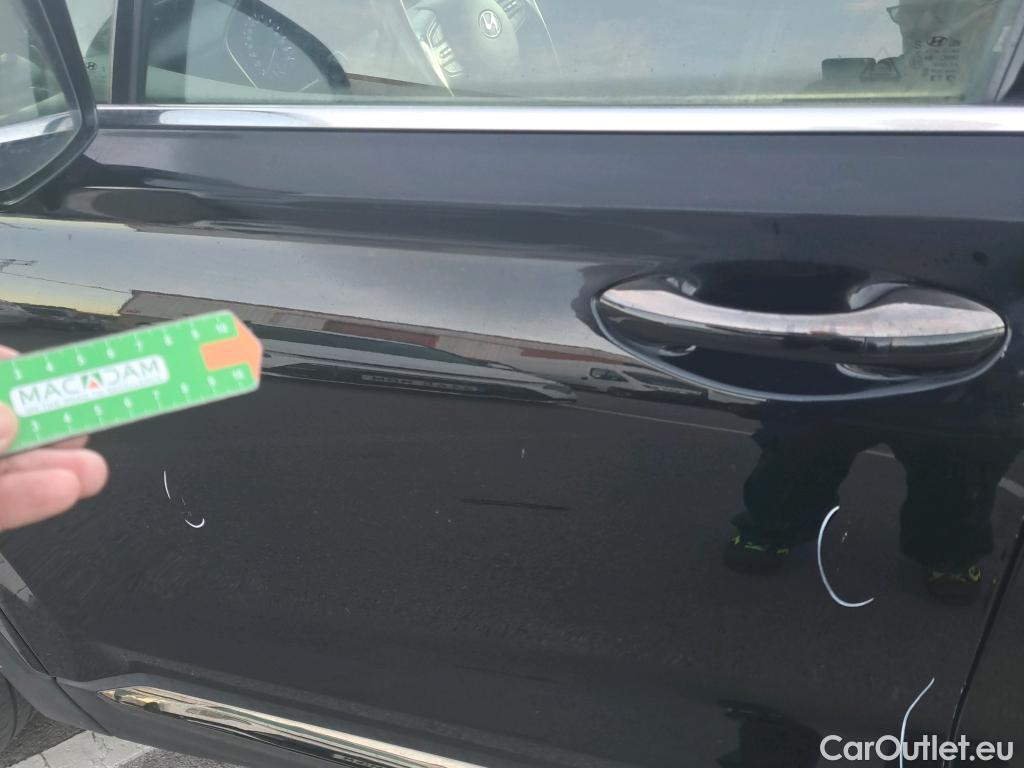  Hyundai  Santa Fe HYUNDAI  / 2018 / 5P / todoterreno 2.2 CRDi Klass 4x2 DK #13