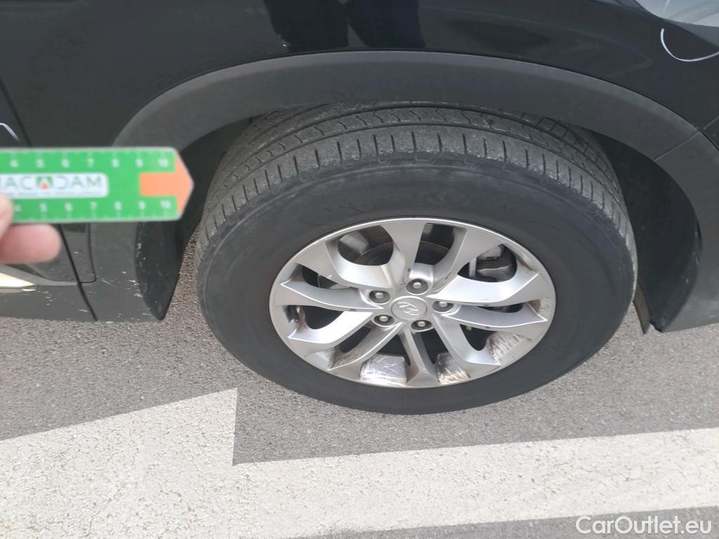  Hyundai  Santa Fe HYUNDAI  / 2018 / 5P / todoterreno 2.2 CRDi Klass 4x2 DK #23