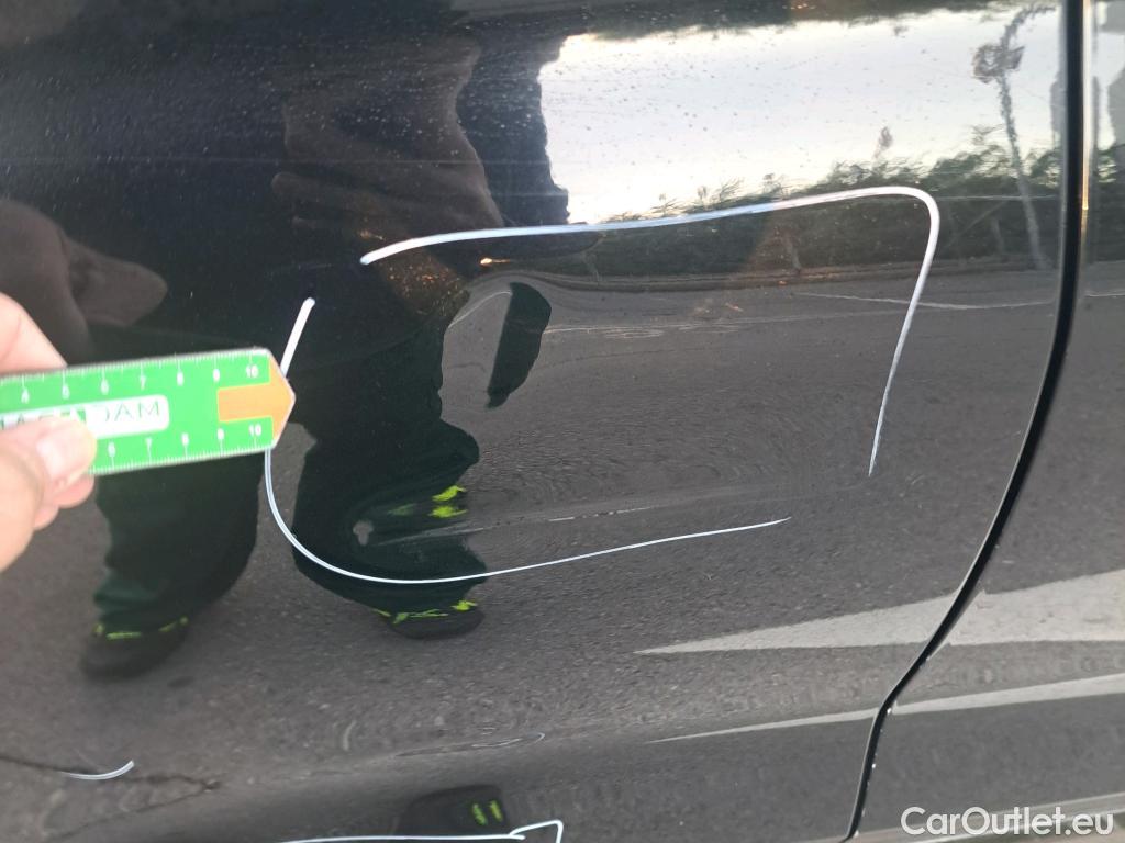  Hyundai  Santa Fe HYUNDAI  / 2018 / 5P / todoterreno 2.2 CRDi Klass 4x2 DK #4